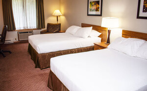 MH Country Inn Ispheming Guest Room Queen Beds