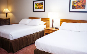 MH Country Inn Ispheming Guest Room Queen Beds